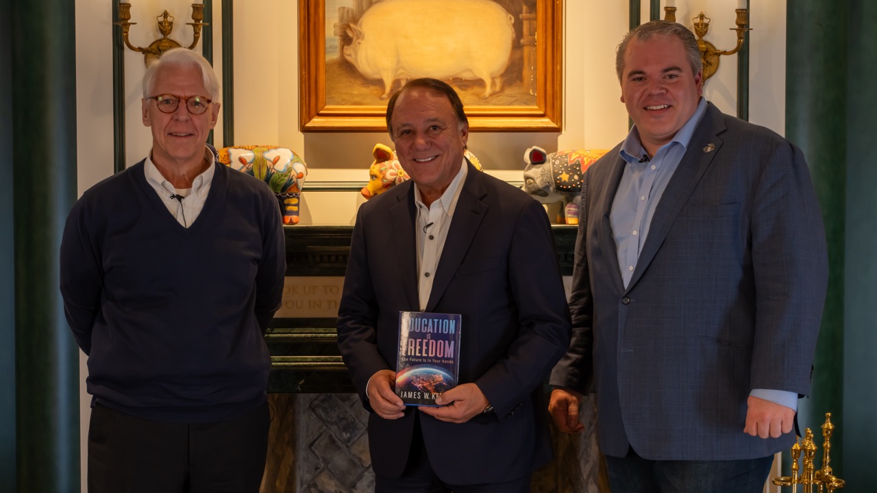 Leadership Lessons from 7-Eleven and Blockbuster - Photo 1