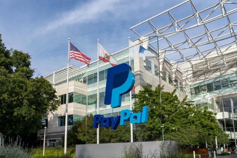 PayPal seeks bank charter with industrial loan company